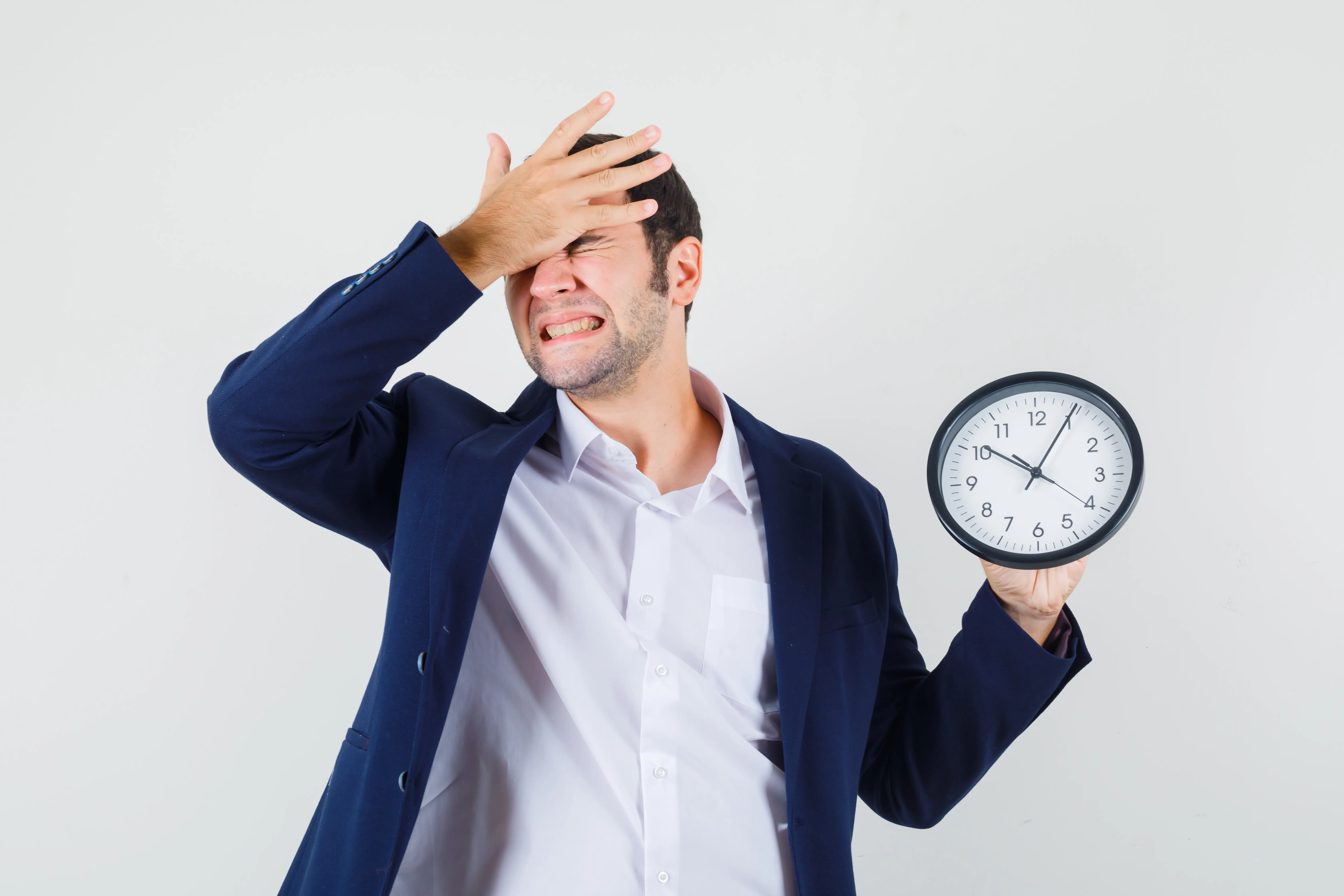 Olvida el reloj: Cómo hablar de puntualidad sin parecer un dinosaurio